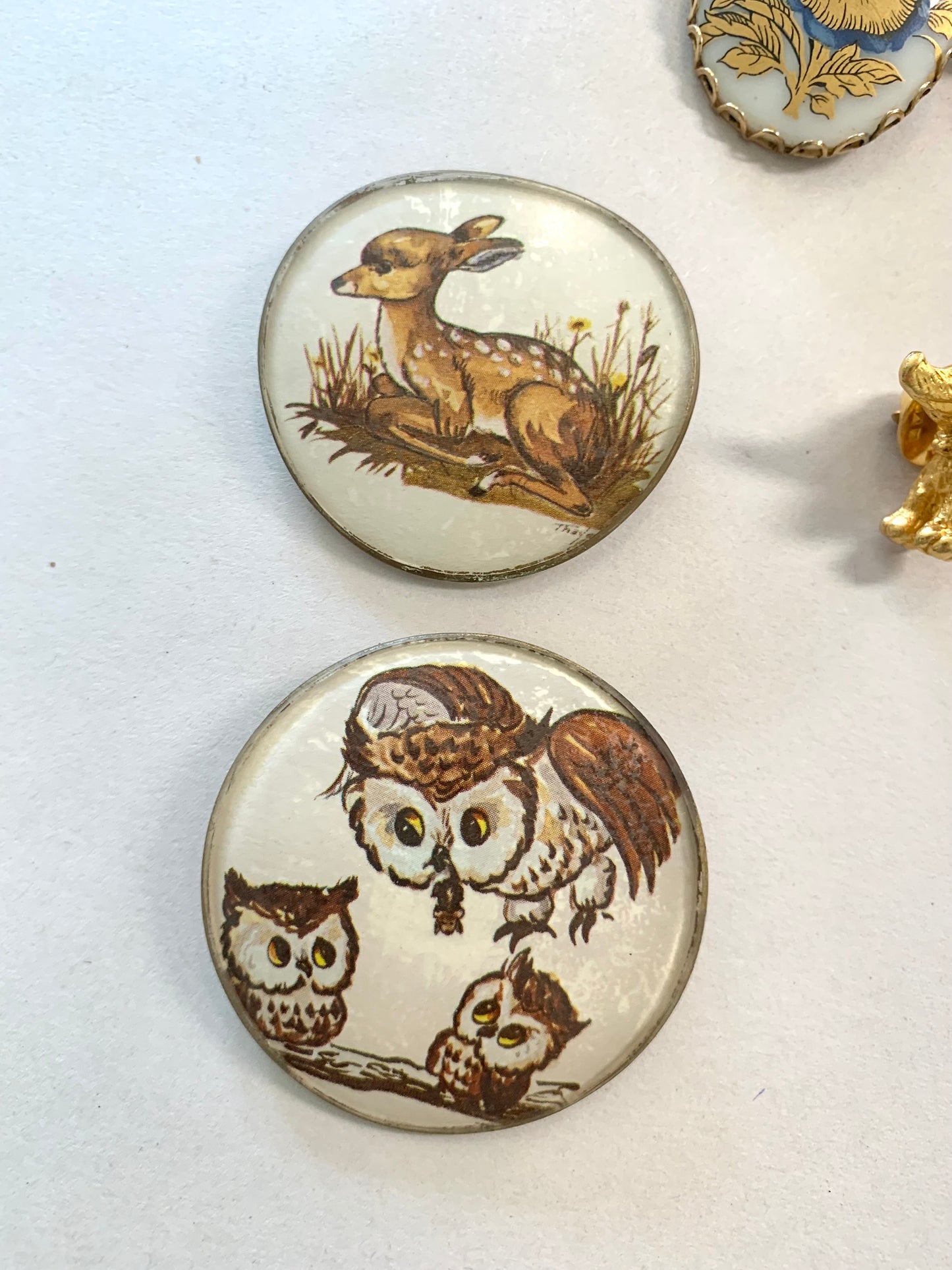8 Brooches