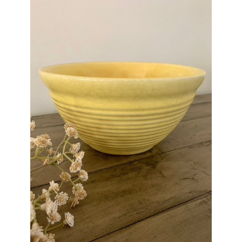 Vintage Yellow Pottery Mixing Bowl with Ribbed Sides – Rustic Farmhouse Cottage