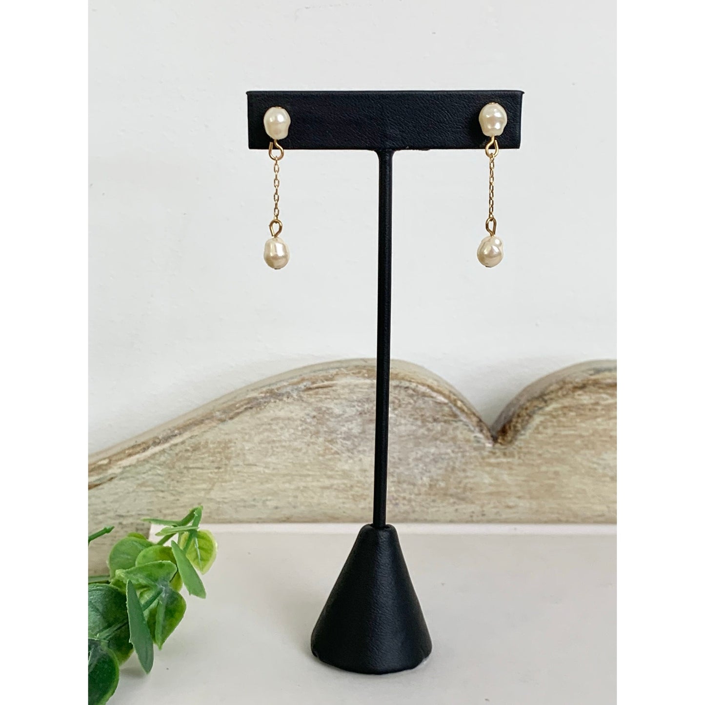 Vintage Faux Pearl Drop Earrings Gold Tone Dangle Post Back Romantic Minimalist Jewelry