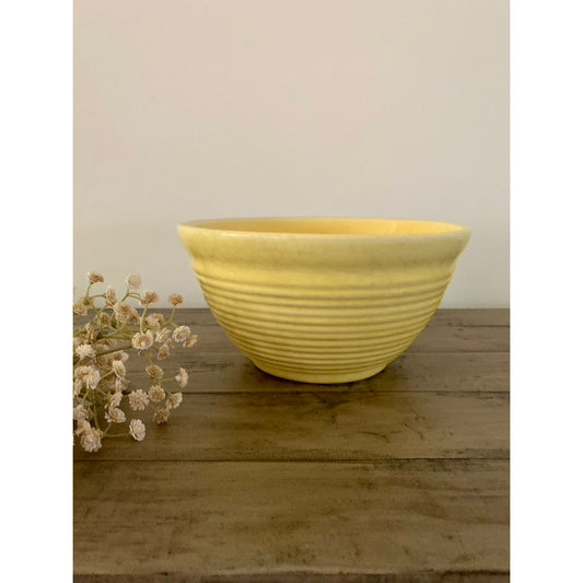 Vintage Yellow Pottery Mixing Bowl with Ribbed Sides – Rustic Farmhouse Cottage