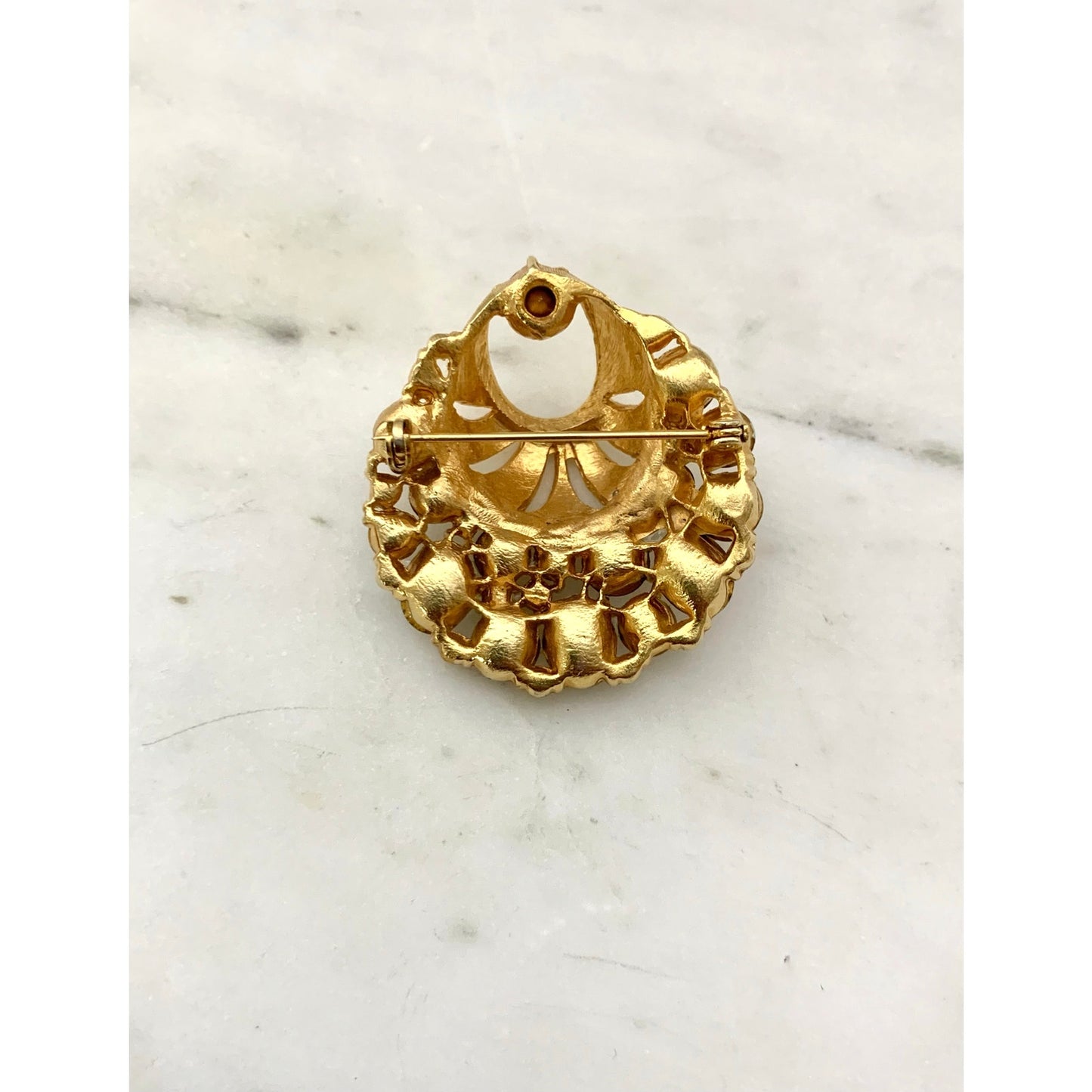 Vintage Goldtone Rhinestone Clamshell Brooch Sparkling Costume Jewelry Pin Glam