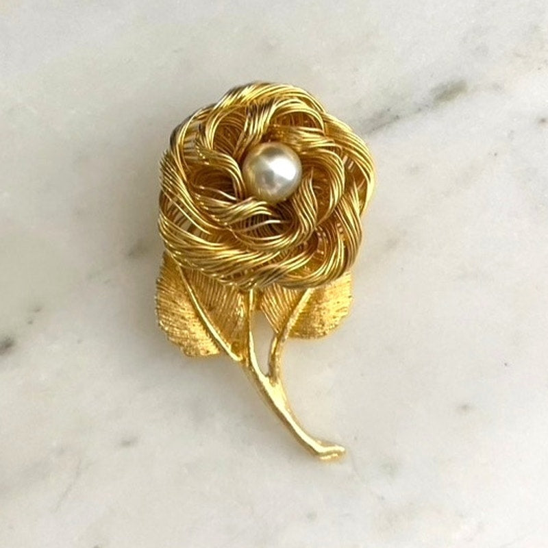 Vintage Goldtone Spun Wire Flower Brooch Faux Pearl Center Retro Statement Pin