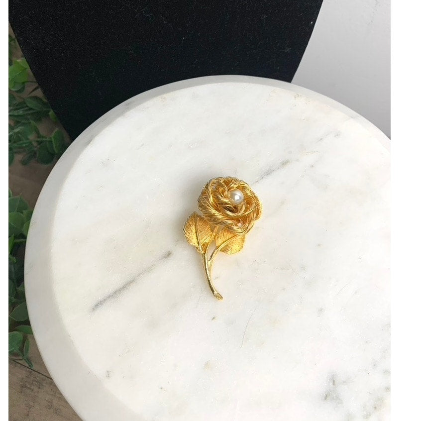 Vintage Goldtone Spun Wire Flower Brooch Faux Pearl Center Retro Statement Pin