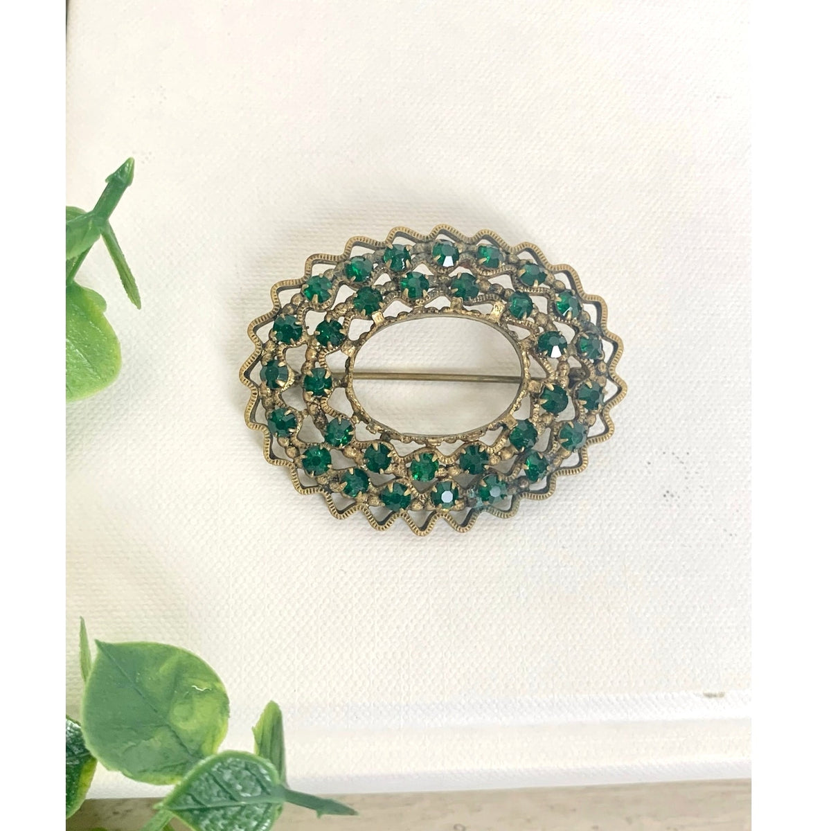 Vintage Emerald Green Rhinestone Brooch Brass Filigree Openwork Pin Cocktail Glam