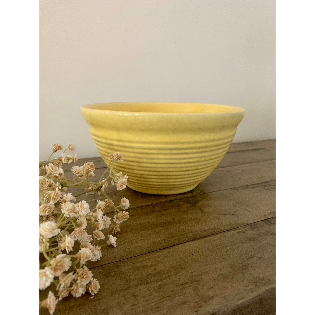 Vintage Yellow Pottery Mixing Bowl with Ribbed Sides – Rustic Farmhouse Cottage