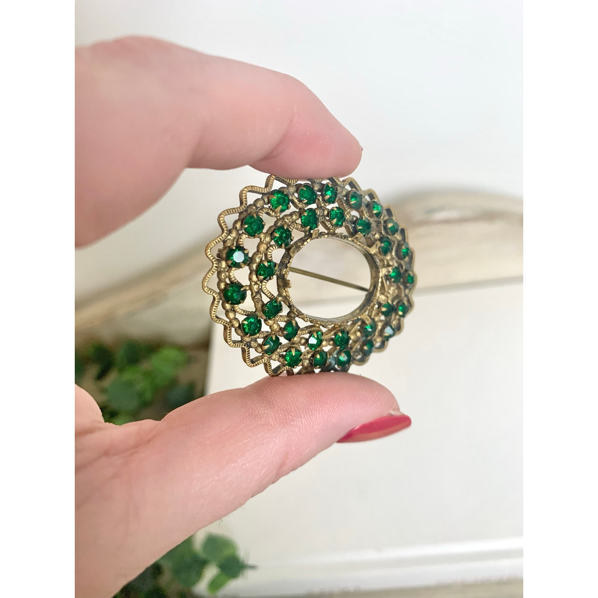 Vintage Emerald Green Rhinestone Brooch Brass Filigree Openwork Pin Cocktail Glam