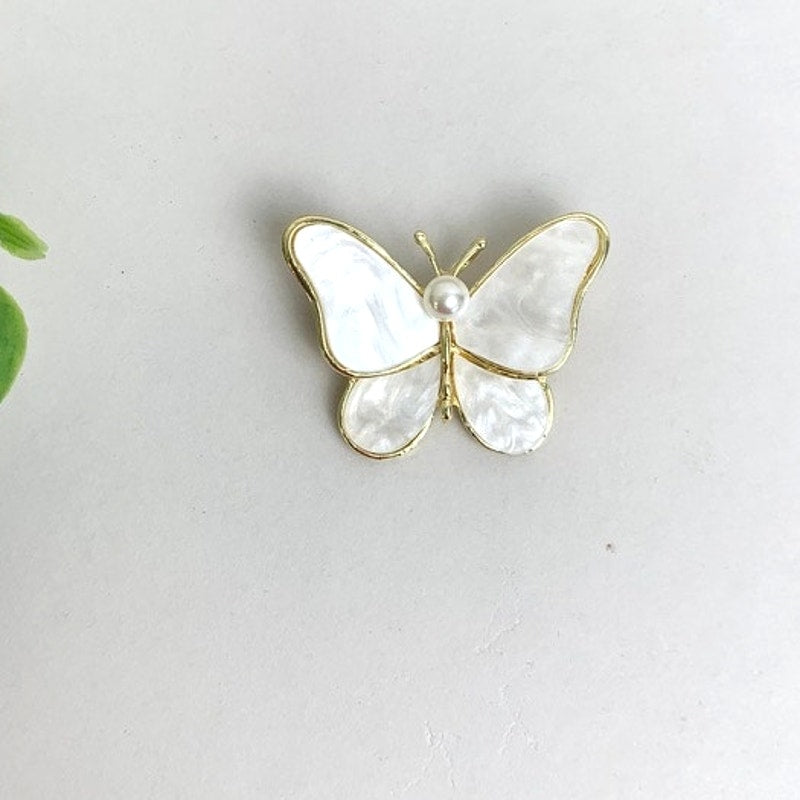 Mother of Pearl Butterfly Brooch Pendant Gold Tone Pin Pearl Romantic Cottage Jewelry