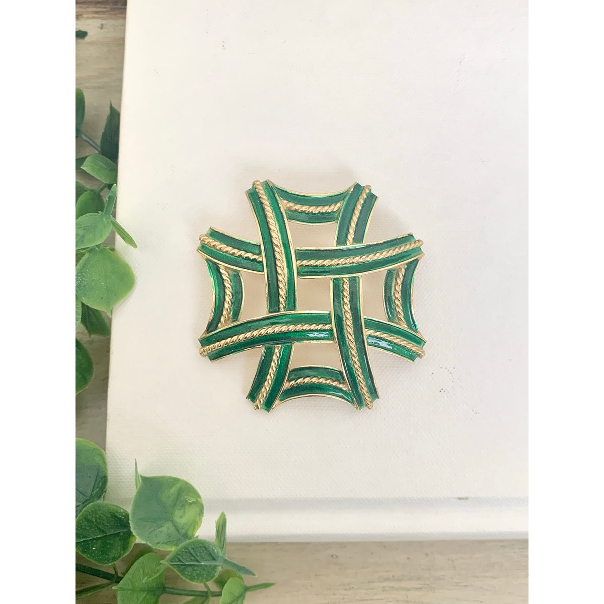 Vintage Trifari Green Enamel Brooch Goldtone Rope Twist Geometric Statement Pin