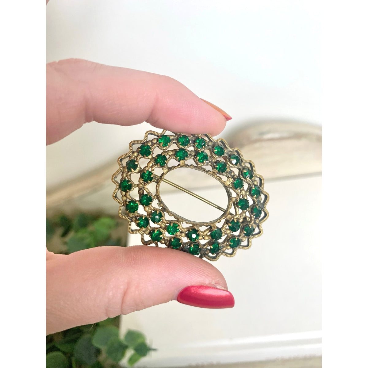 Vintage Emerald Green Rhinestone Brooch Brass Filigree Openwork Pin Cocktail Glam