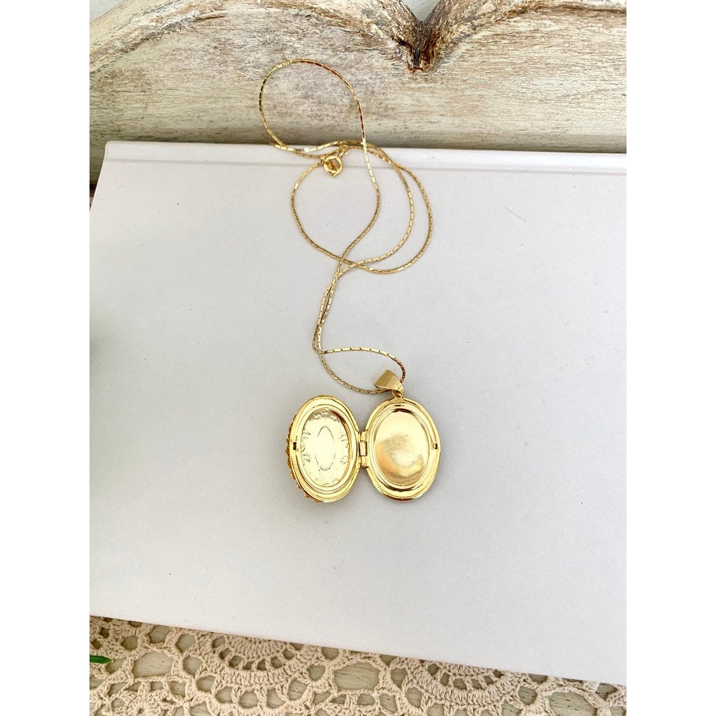 Vintage Style Faux Pearl Locket Pendant Necklace Gold Tone Oval Filigree Romantic Jewelry