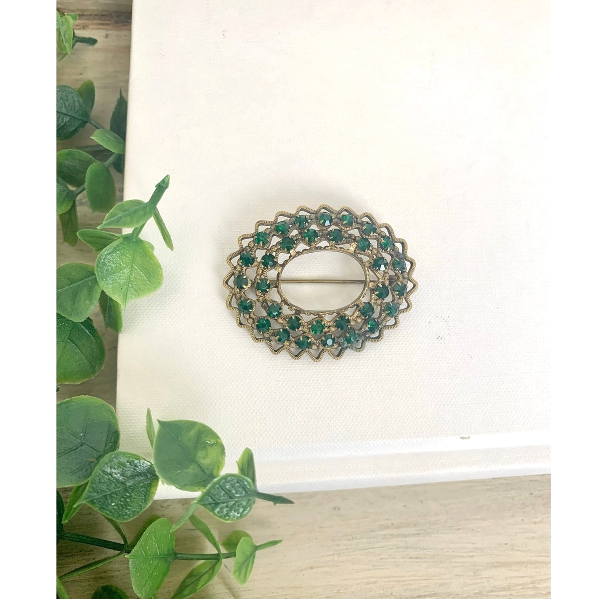 Vintage Emerald Green Rhinestone Brooch Brass Filigree Openwork Pin Cocktail Glam