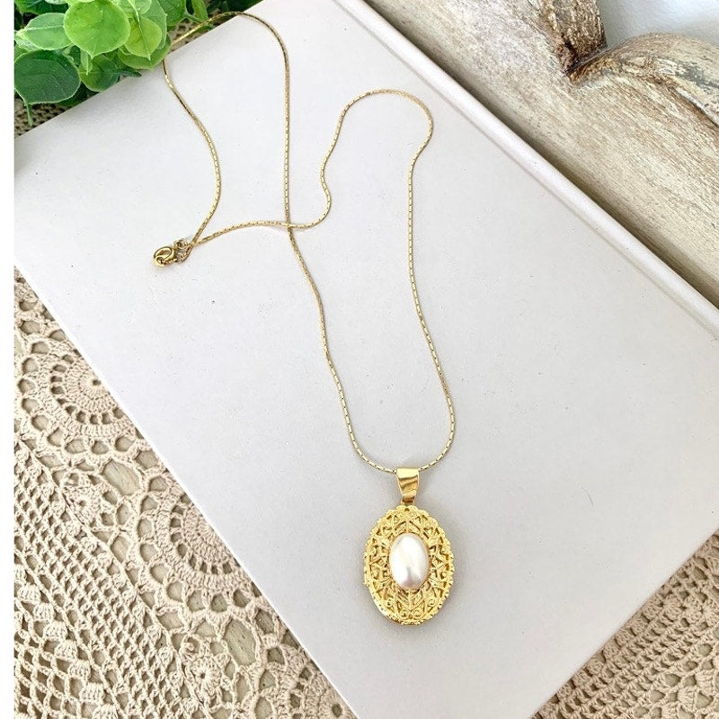 Vintage Style Faux Pearl Locket Pendant Necklace Gold Tone Oval Filigree Romantic Jewelry