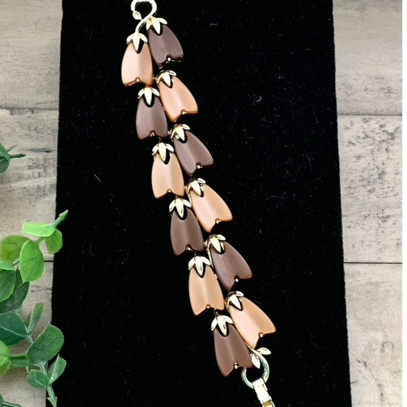 Vintage 1960s Lisner Thermoset Bracelet Oak Leaf & Berry Signed 7.25” Retro MCM