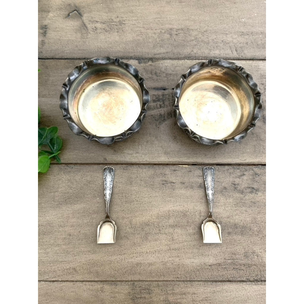 Vintage Meriden B Quadruple Silver Plate Pair of Salt Cellars with Spoons
