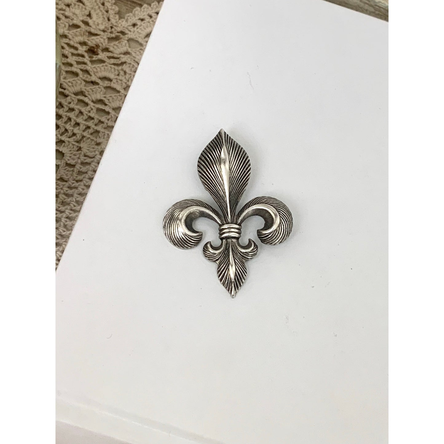 Vintage Fleur de Lis Brooch Pin Silver Tone Heraldic Textured French Style Accessory