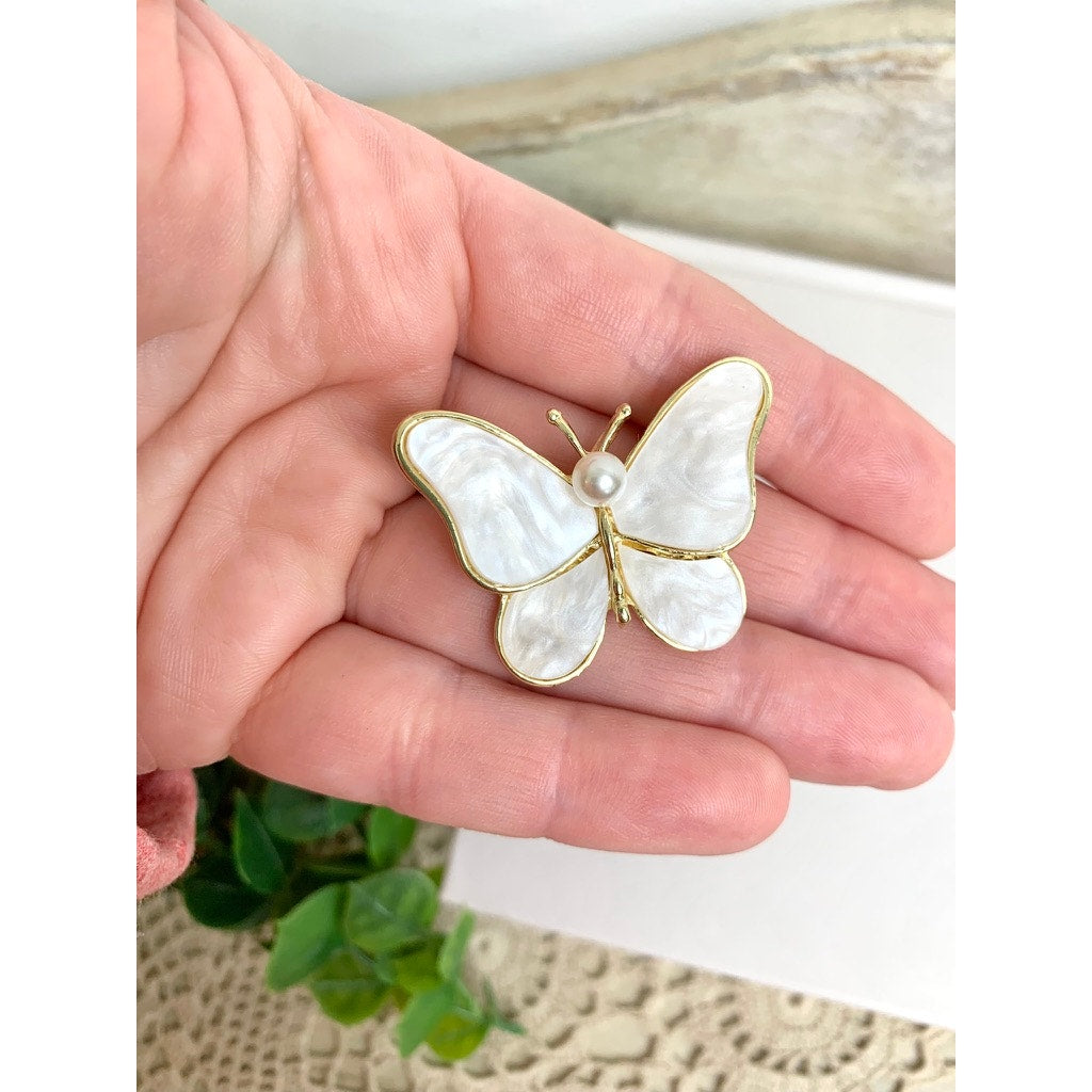 Mother of Pearl Butterfly Brooch Pendant Gold Tone Pin Pearl Romantic Cottage Jewelry