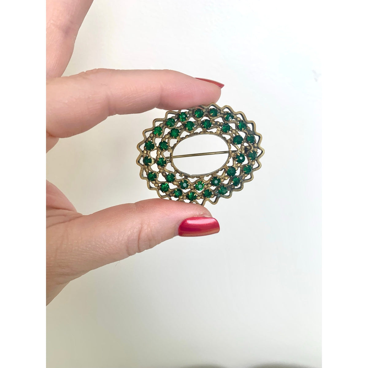 Vintage Emerald Green Rhinestone Brooch Brass Filigree Openwork Pin Cocktail Glam