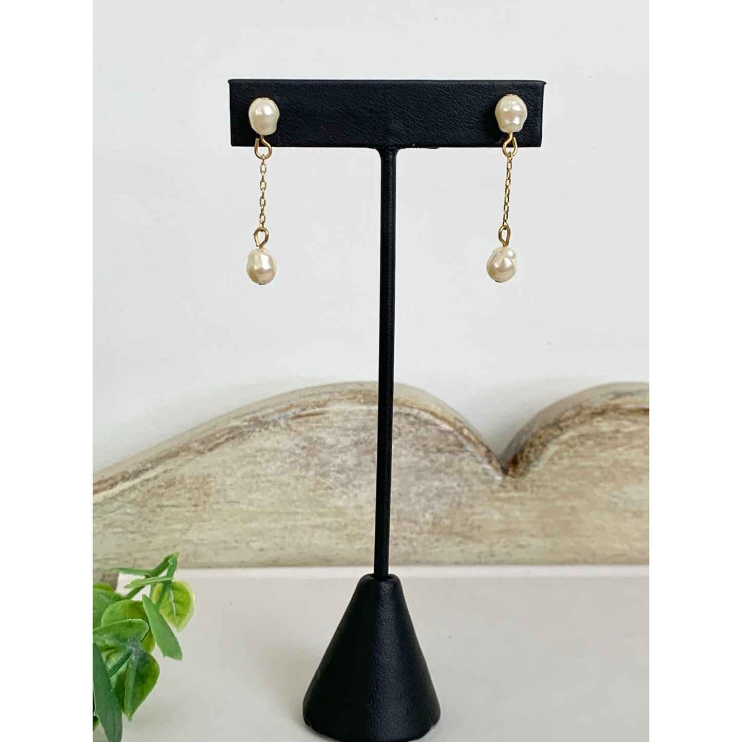 Vintage Faux Pearl Drop Earrings Gold Tone Dangle Post Back Romantic Minimalist Jewelry