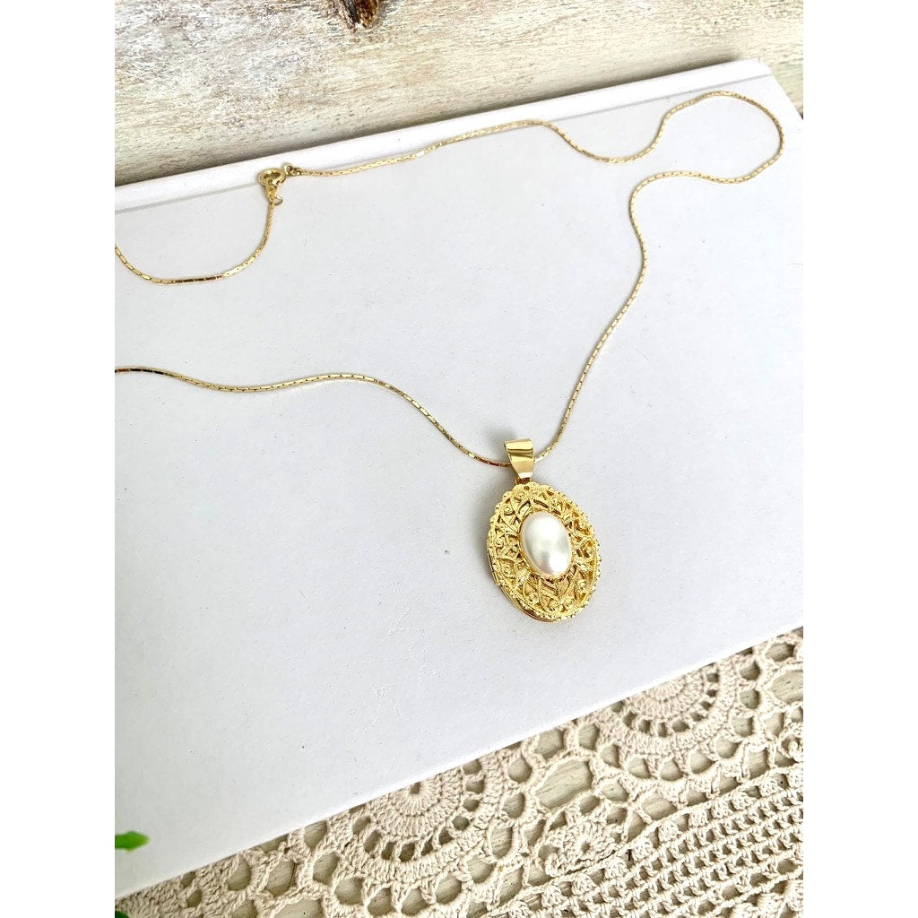 Vintage Style Faux Pearl Locket Pendant Necklace Gold Tone Oval Filigree Romantic Jewelry