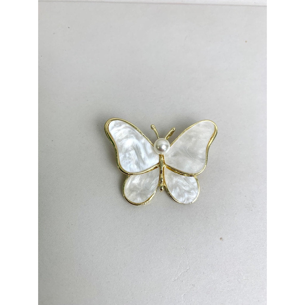 Mother of Pearl Butterfly Brooch Pendant Gold Tone Pin Pearl Romantic Cottage Jewelry