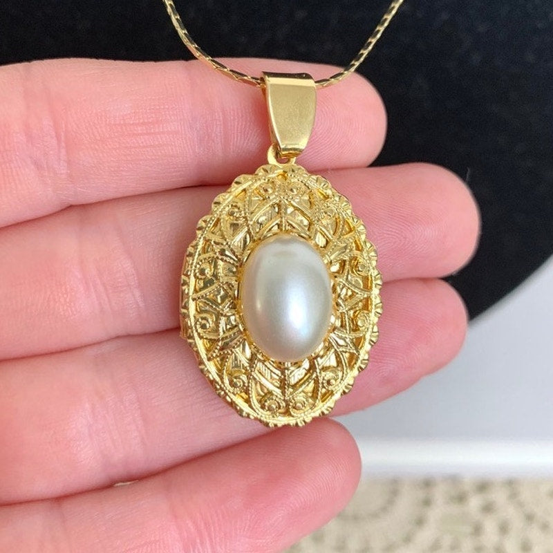 Vintage Style Faux Pearl Locket Pendant Necklace Gold Tone Oval Filigree Romantic Jewelry