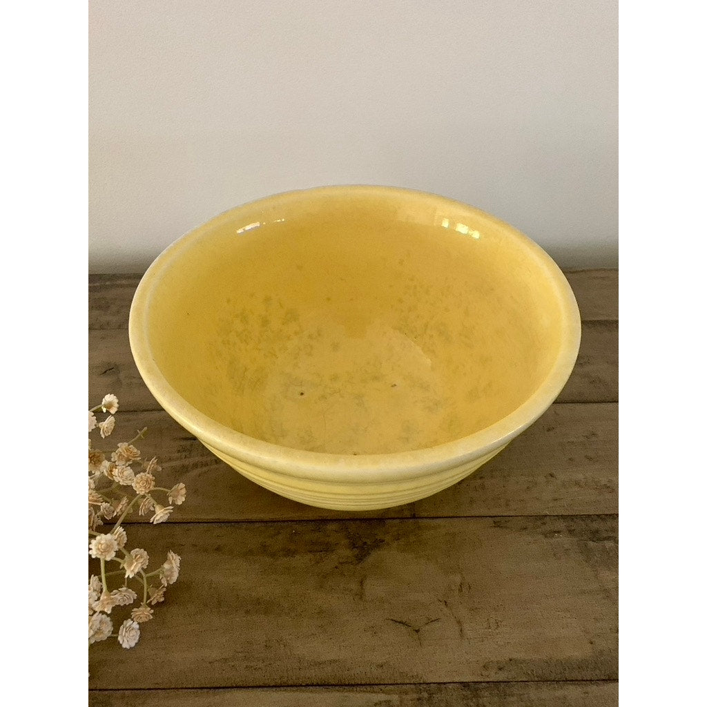 Vintage Yellow Pottery Mixing Bowl with Ribbed Sides – Rustic Farmhouse Cottage