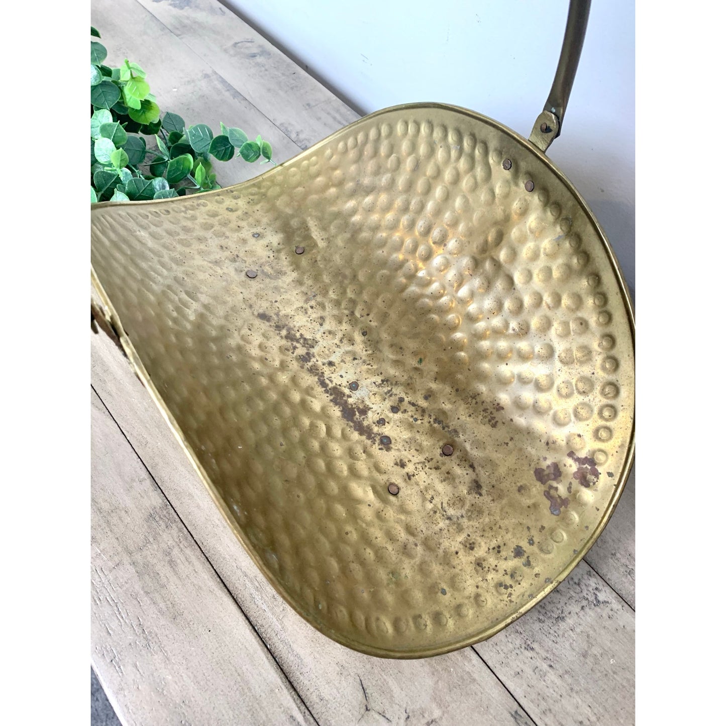 Vintage Hammered Brass Magazine Rack Log Holder with Paw Feet Hollywood Regency