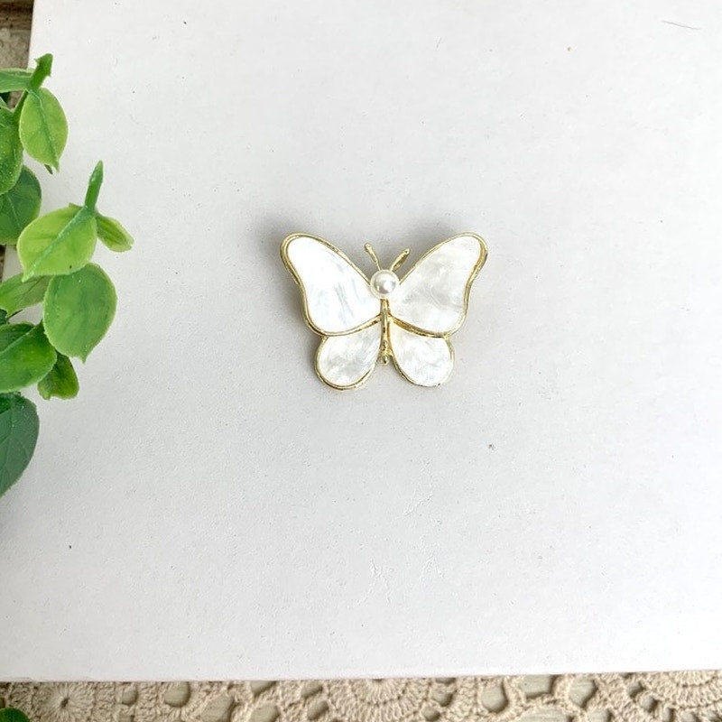 Mother of Pearl Butterfly Brooch Pendant Gold Tone Pin Pearl Romantic Cottage Jewelry