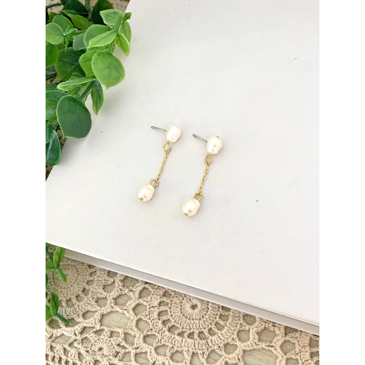 Vintage Faux Pearl Drop Earrings Gold Tone Dangle Post Back Romantic Minimalist Jewelry