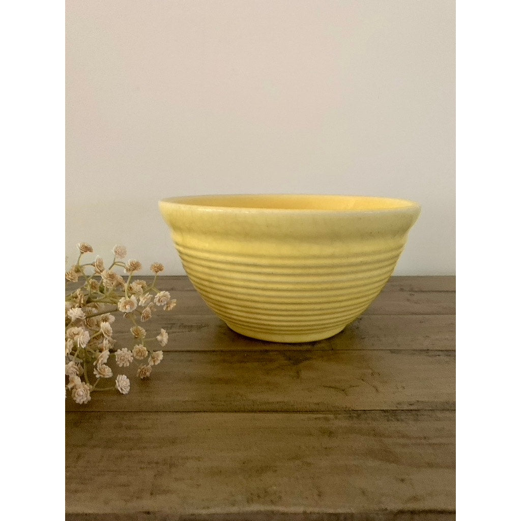 Vintage Yellow Pottery Mixing Bowl with Ribbed Sides – Rustic Farmhouse Cottage