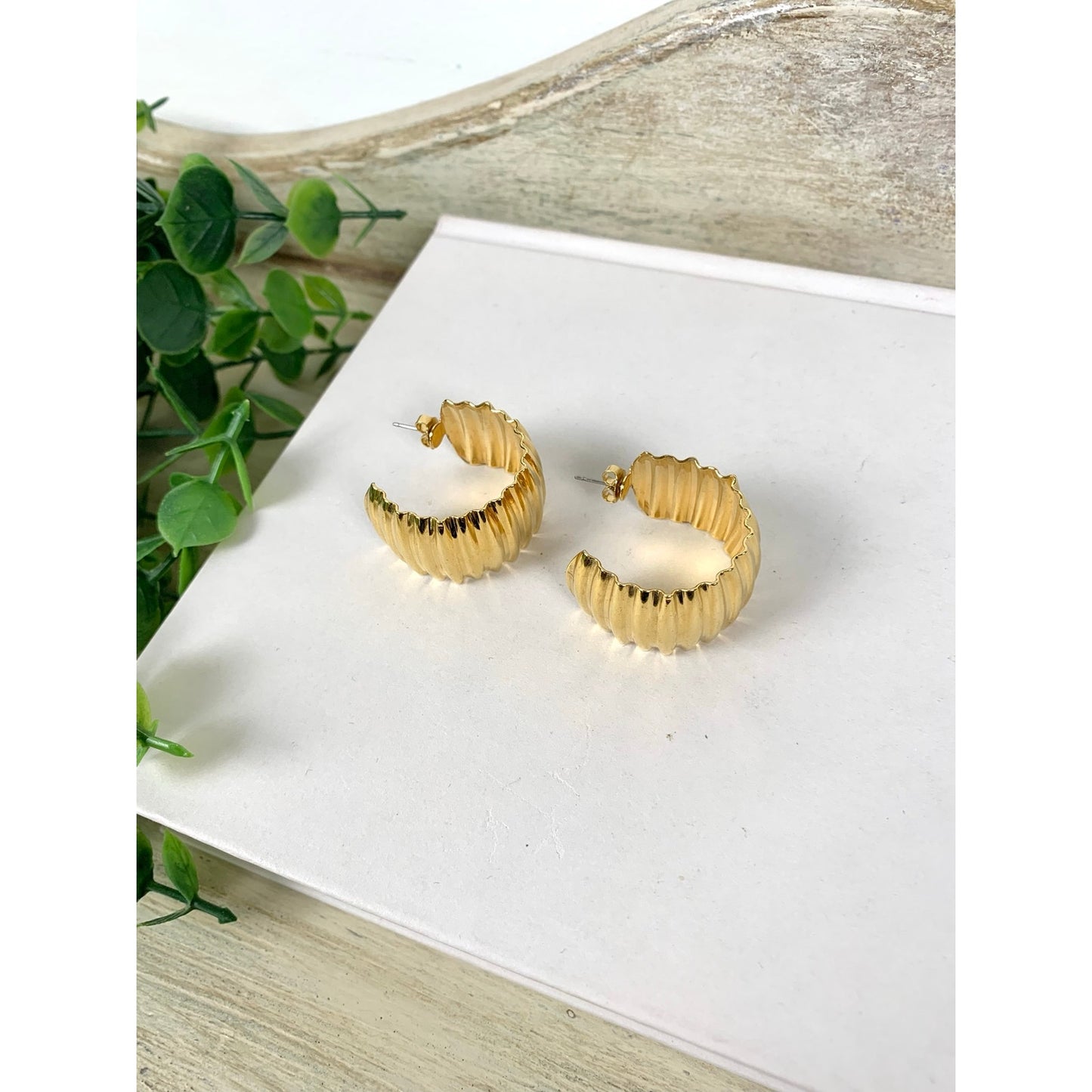 Vintage Goldtone Ribbed Hoop Earrings Chunky Statement Jewelry Bold Retro Glam