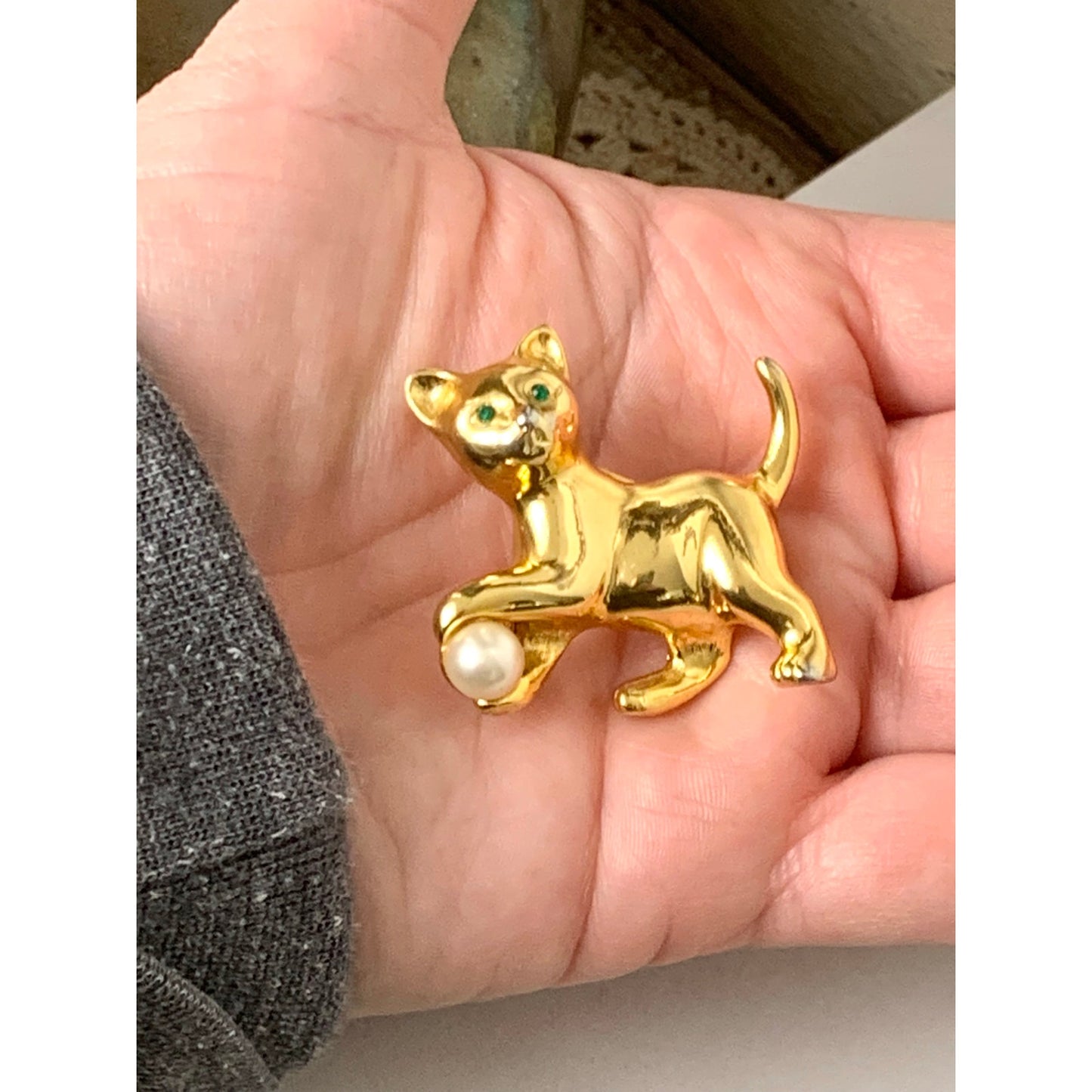 Vintage Cat Brooch Goldtone Faux Pearl Ball Green Rhinestone Eyes Kitty Pin