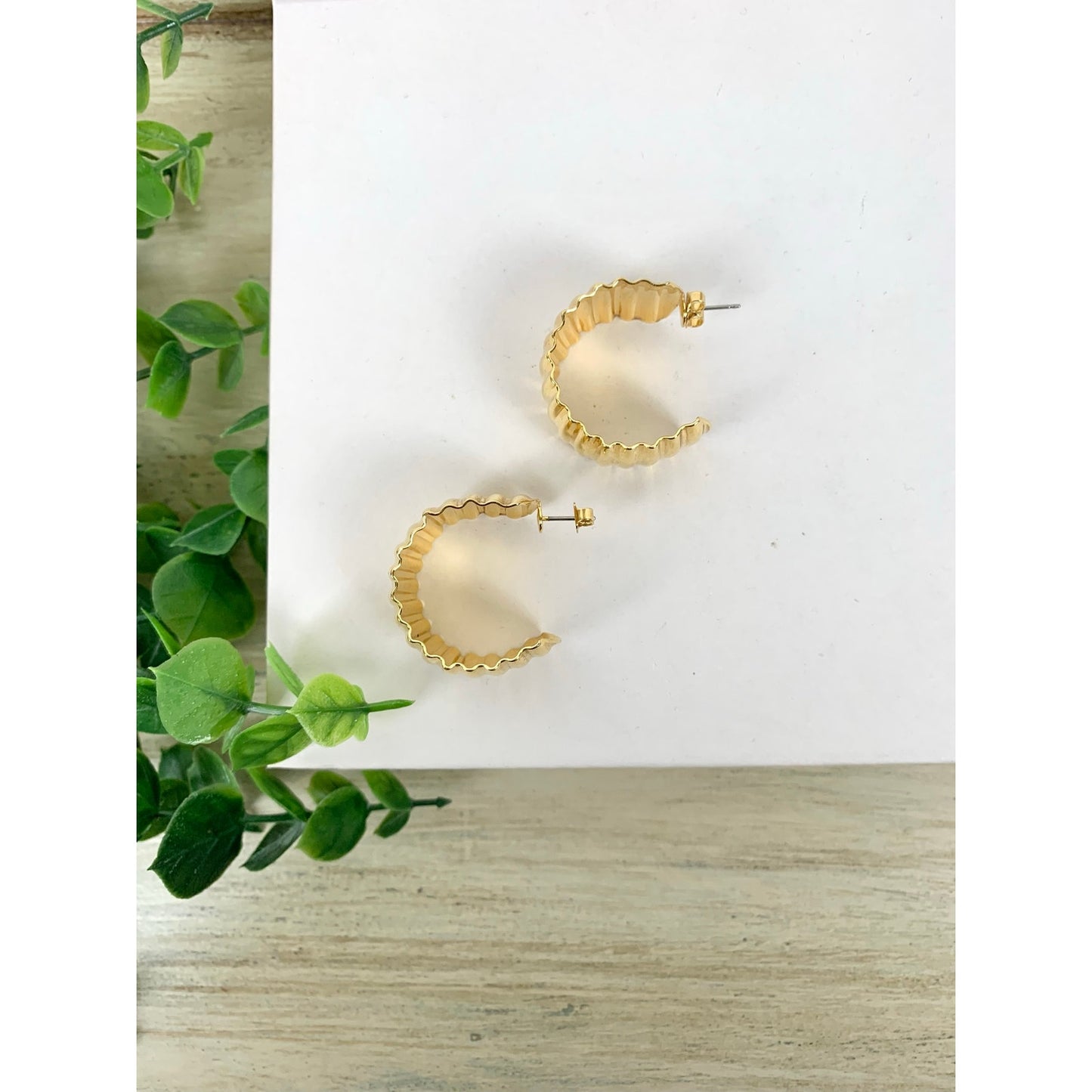 Vintage Goldtone Ribbed Hoop Earrings Chunky Statement Jewelry Bold Retro Glam