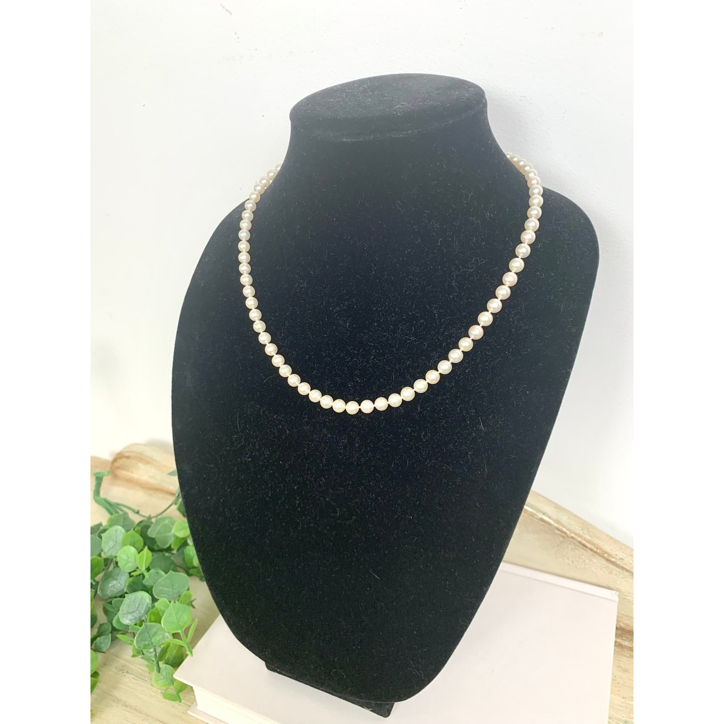 Vintage Cultured Freshwater Pearl Necklace 14K Gold Classic Elegant Bridal Old Money