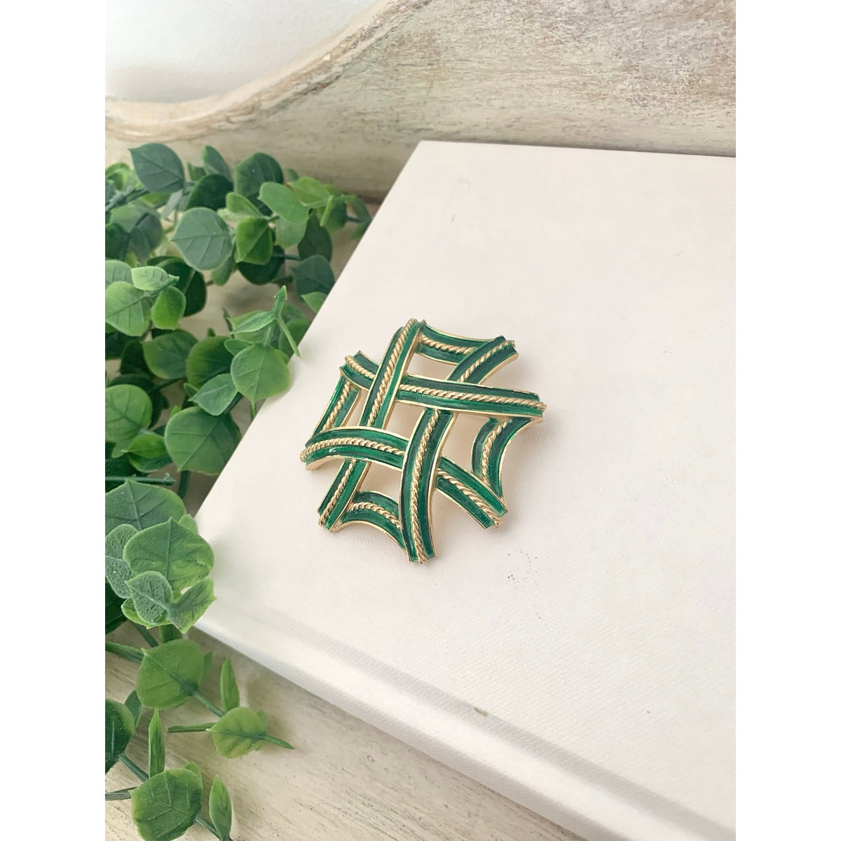 Vintage Trifari Green Enamel Brooch Goldtone Rope Twist Geometric Statement Pin