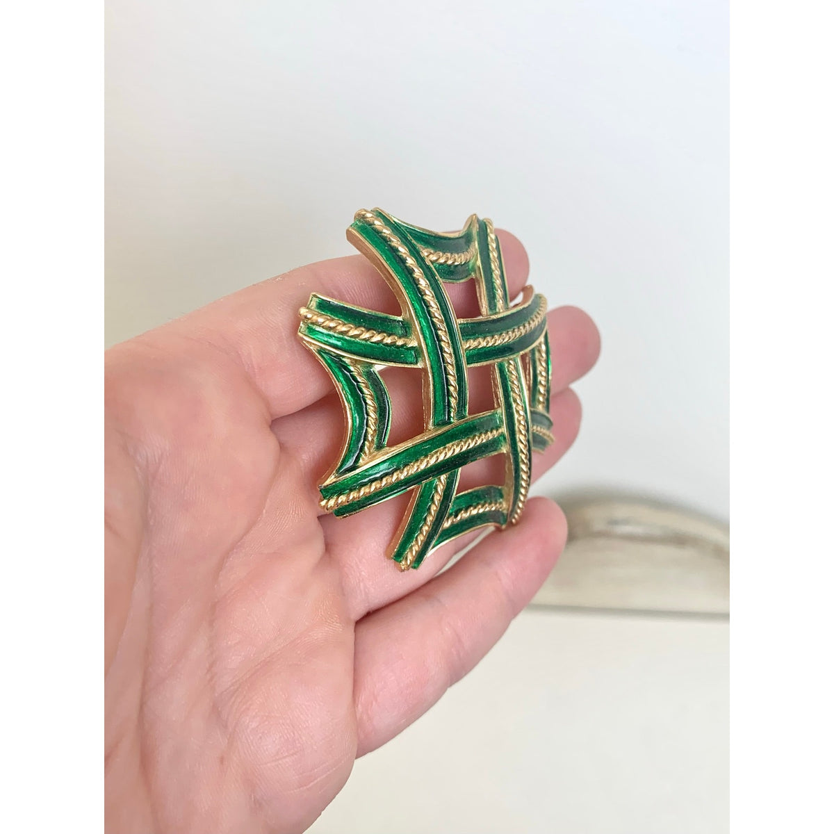 Vintage Trifari Green Enamel Brooch Goldtone Rope Twist Geometric Statement Pin