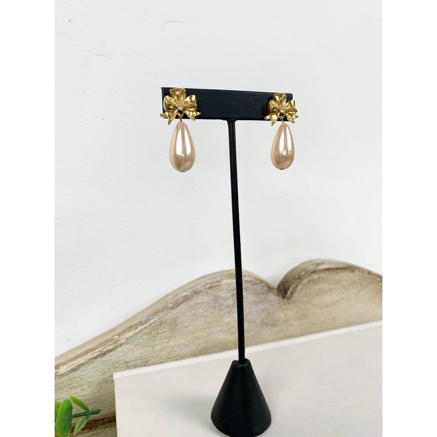 Vintage Avon Pink Gold Faux Pearl Drop Earrings Bow Rhinestone Post Back Romantic