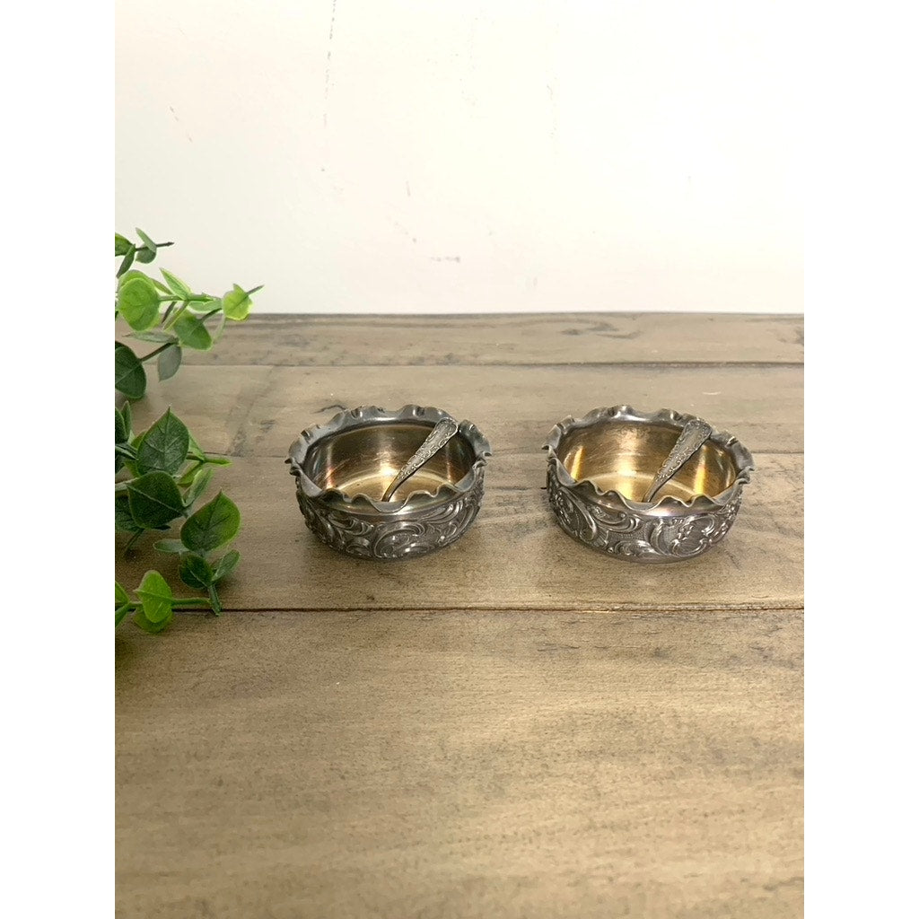 Vintage Meriden B Quadruple Silver Plate Pair of Salt Cellars with Spoons