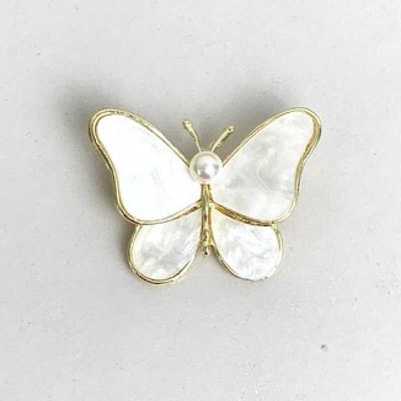 Mother of Pearl Butterfly Brooch Pendant Gold Tone Pin Pearl Romantic Cottage Jewelry