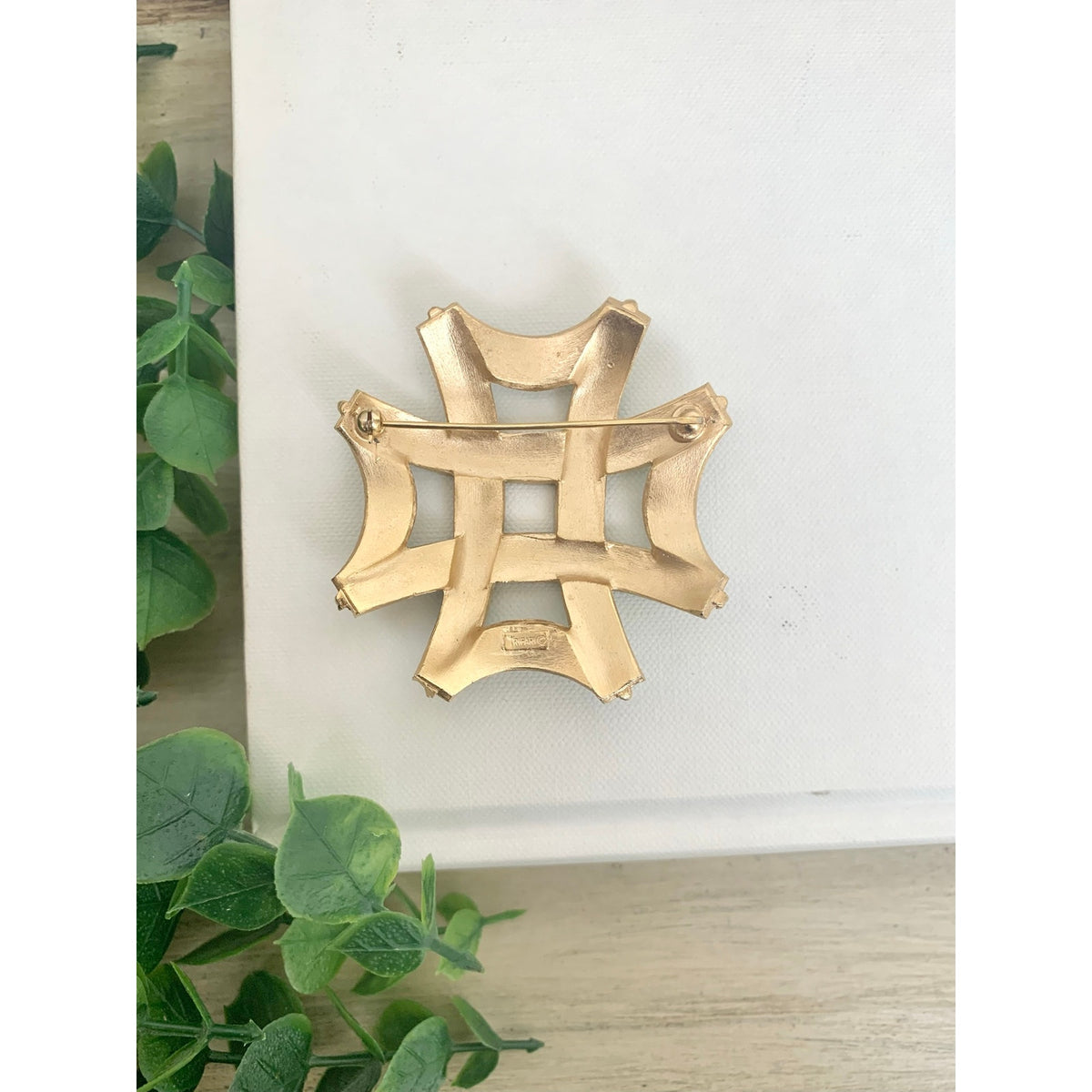 Vintage Trifari Green Enamel Brooch Goldtone Rope Twist Geometric Statement Pin