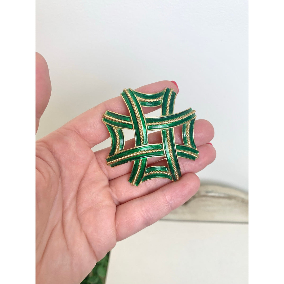 Vintage Trifari Green Enamel Brooch Goldtone Rope Twist Geometric Statement Pin