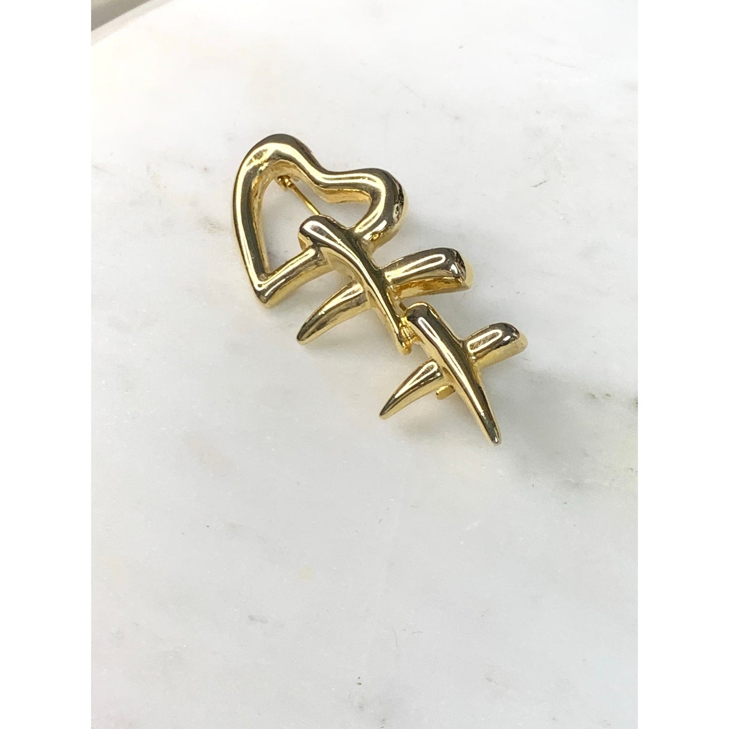 Vintage Goldtone Heart XX Brooch Love Kiss Hug Symbol Romantic Pin
