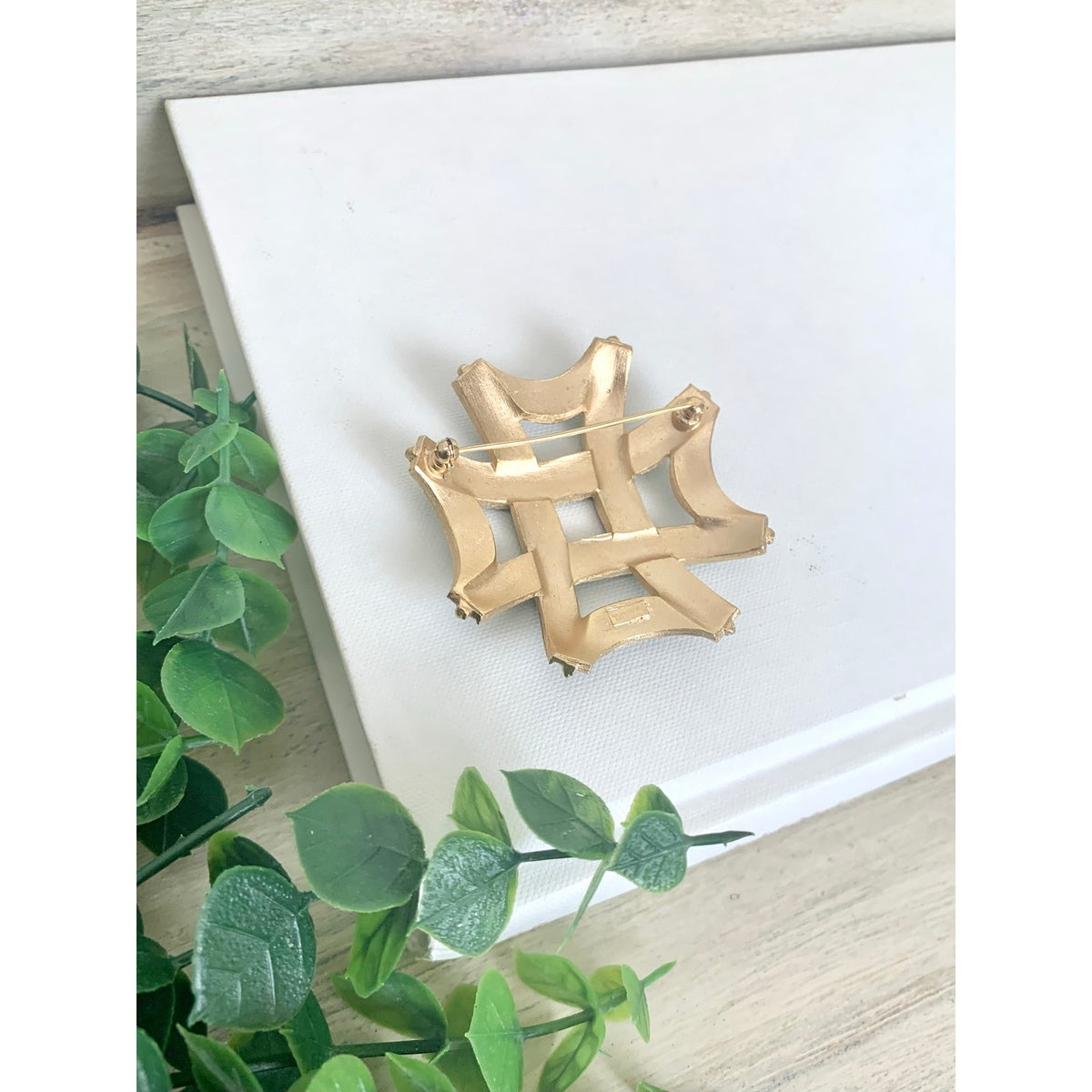 Vintage Trifari Green Enamel Brooch Goldtone Rope Twist Geometric Statement Pin