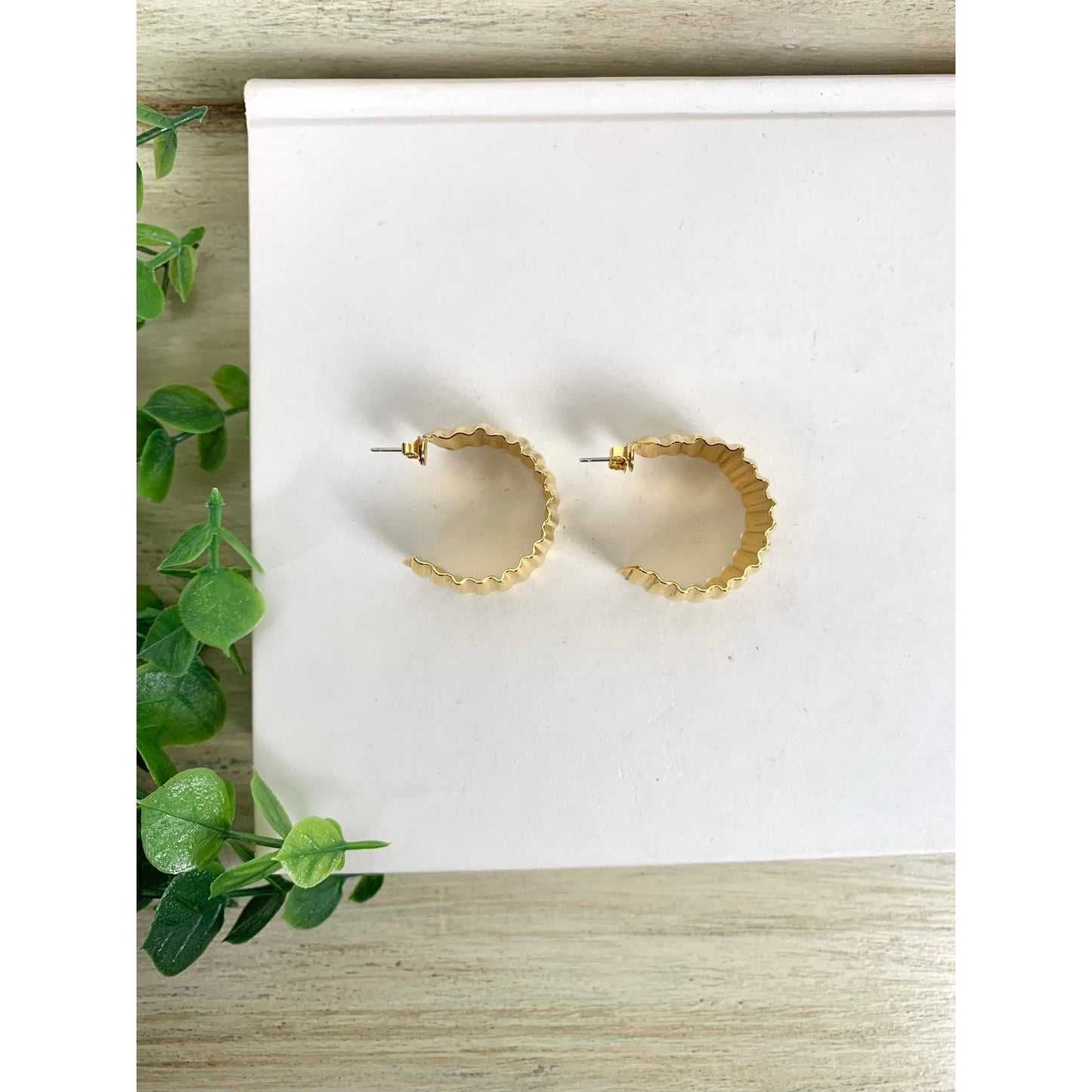 Vintage Goldtone Ribbed Hoop Earrings Chunky Statement Jewelry Bold Retro Glam