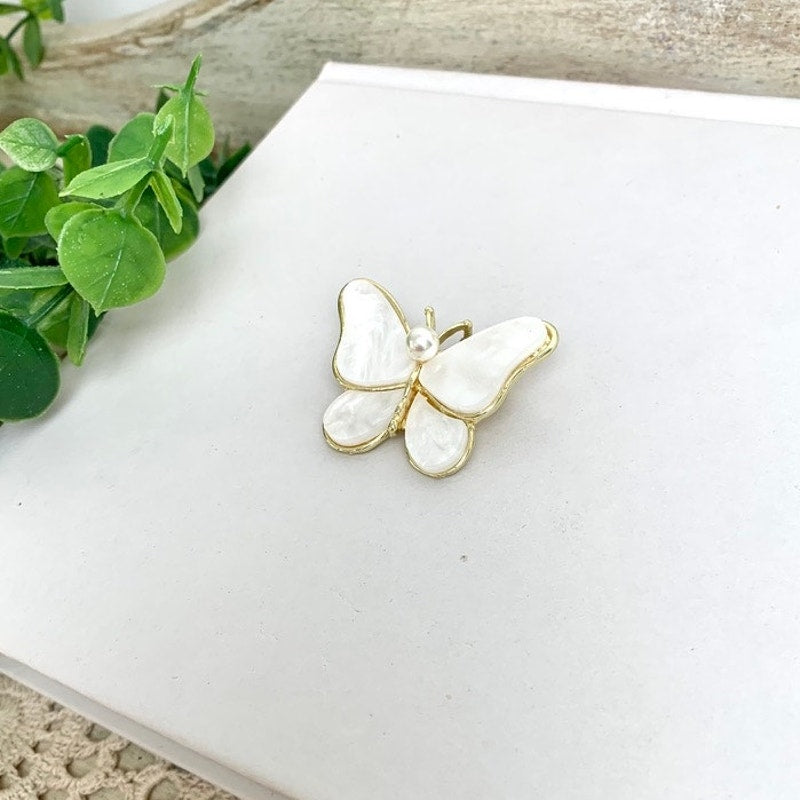 Mother of Pearl Butterfly Brooch Pendant Gold Tone Pin Pearl Romantic Cottage Jewelry