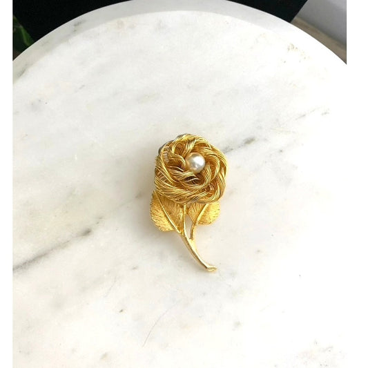 Vintage Goldtone Spun Wire Flower Brooch Faux Pearl Center Retro Statement Pin