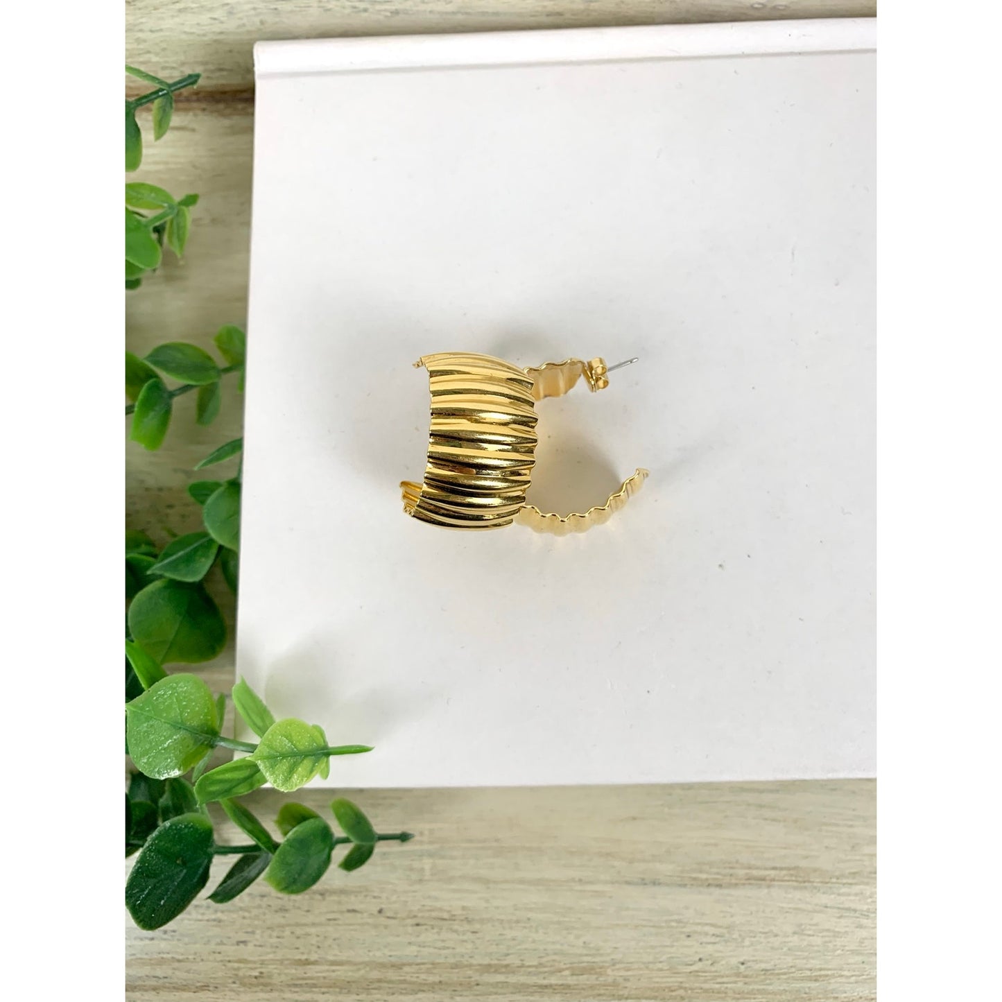 Vintage Goldtone Ribbed Hoop Earrings Chunky Statement Jewelry Bold Retro Glam