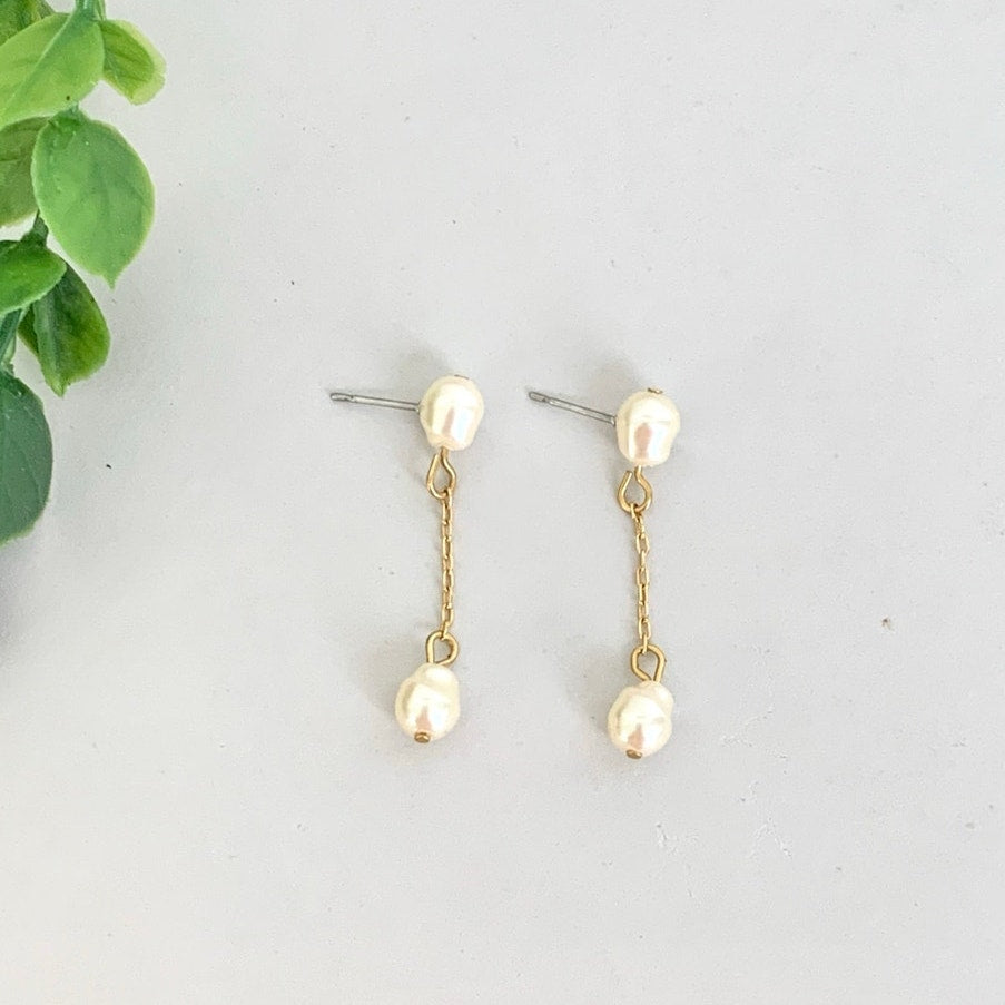 Vintage Faux Pearl Drop Earrings Gold Tone Dangle Post Back Romantic Minimalist Jewelry