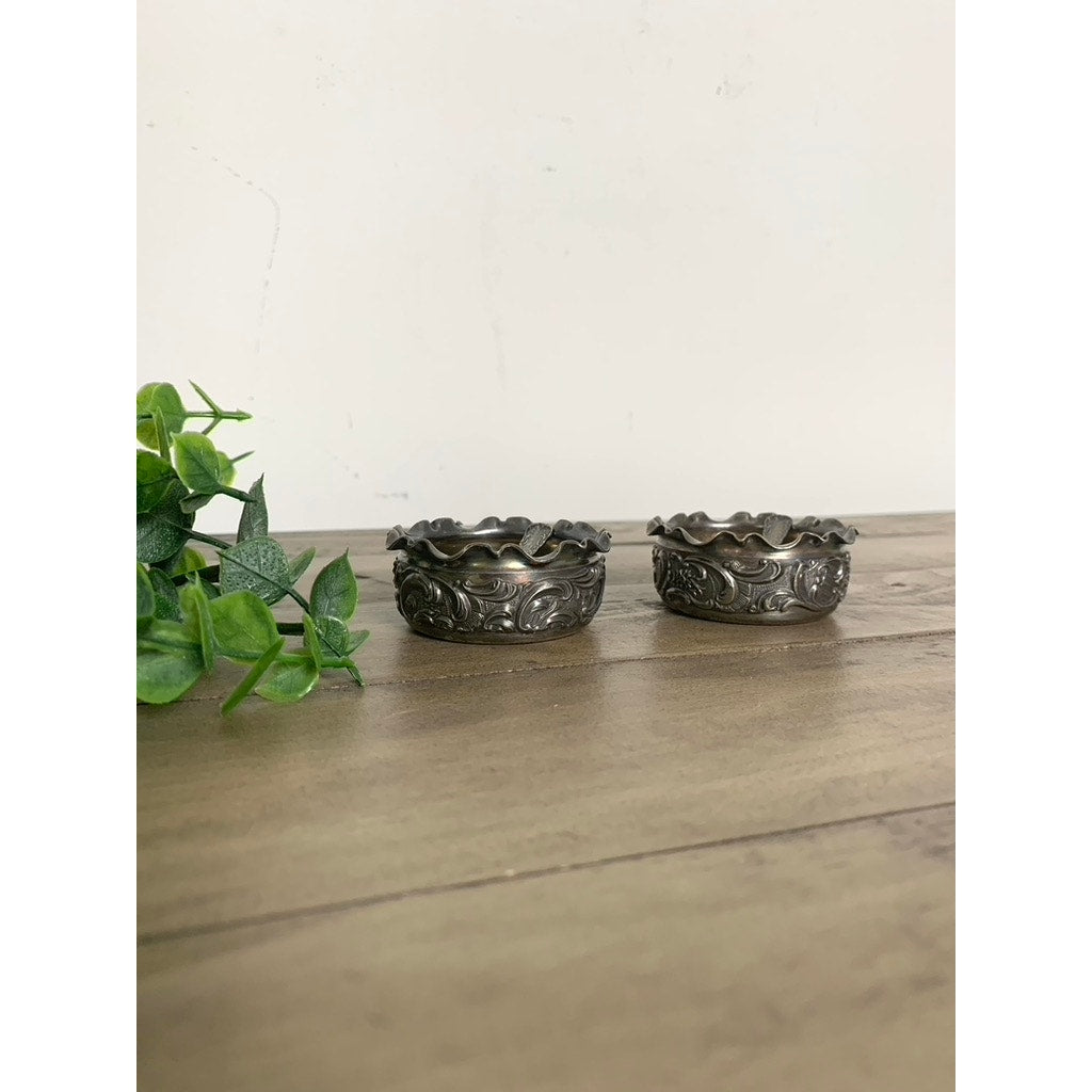 Vintage Meriden B Quadruple Silver Plate Pair of Salt Cellars with Spoons