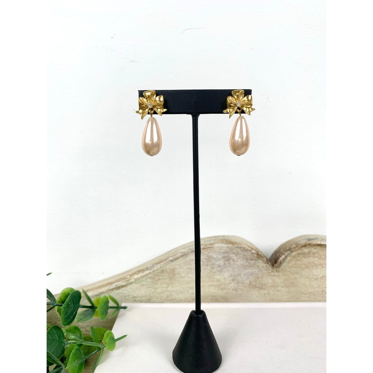 Vintage Avon Pink Gold Faux Pearl Drop Earrings Bow Rhinestone Post Back Romantic